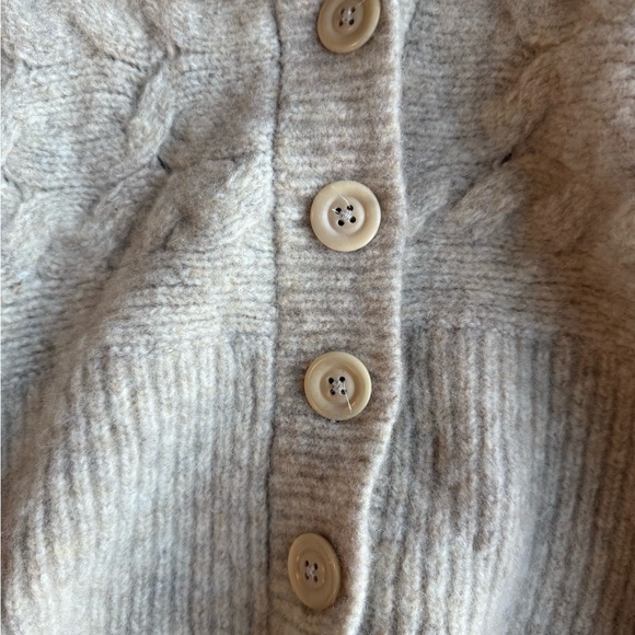 Vintage GAP Oatmeal Cable Knit Cardigan Women’s S Cozy Wool Blend Button Up - Picture 2 of 5